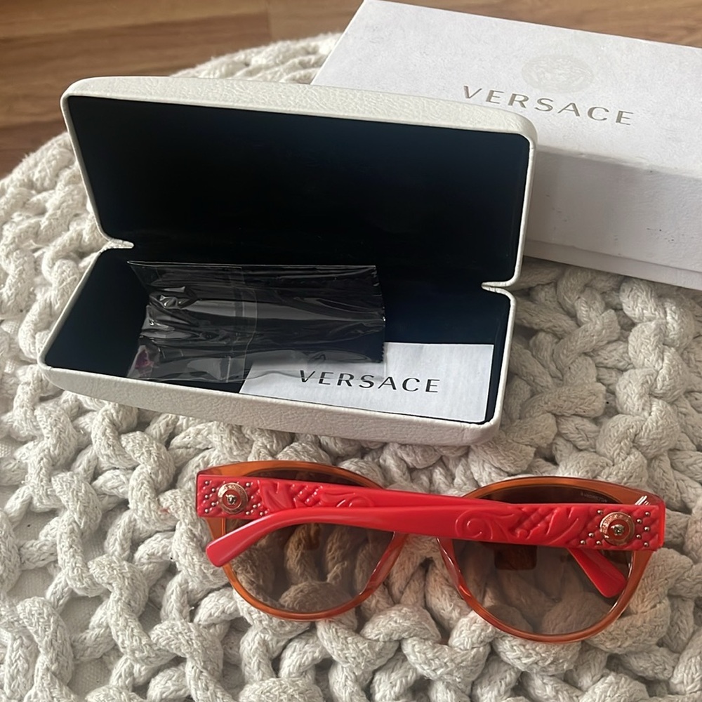 Sunglasses new with tag 🏷